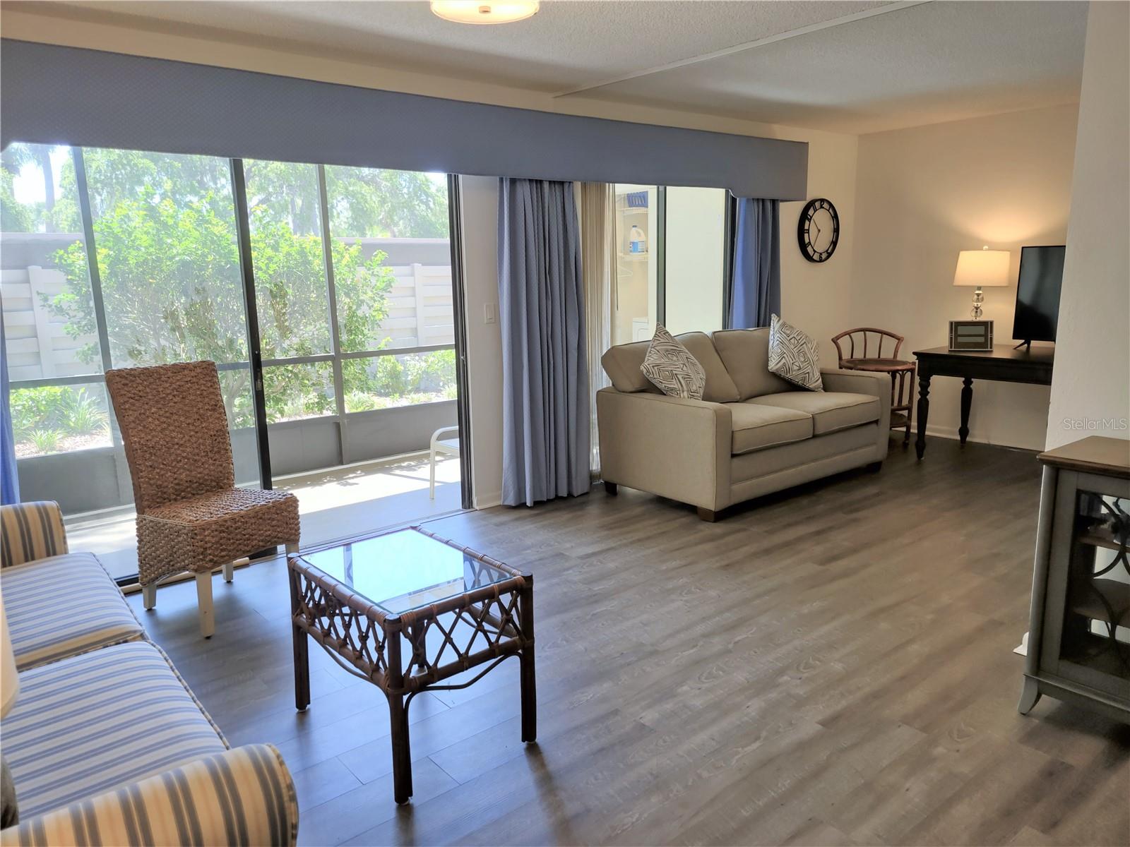 Image 9 of 44 For 650 Bird Bay Drive E 105