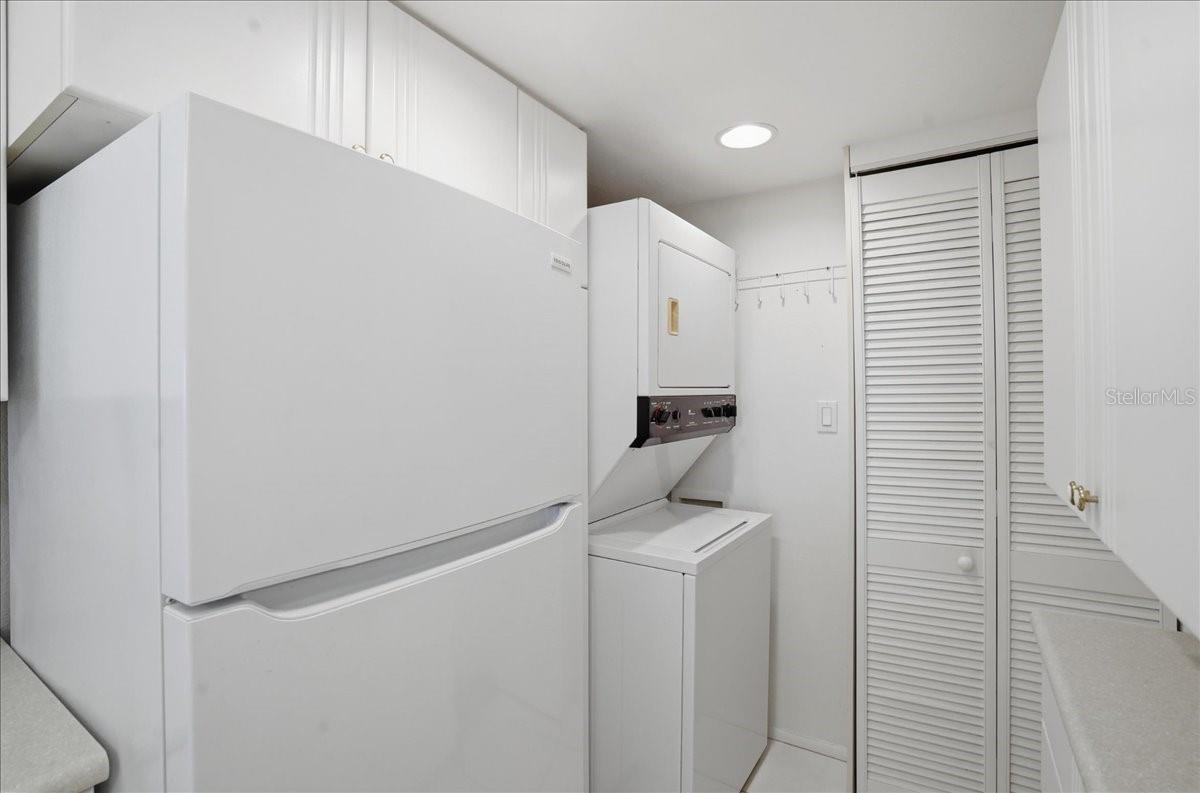 Image 10 of 64 For 840 The Esplanade N 206