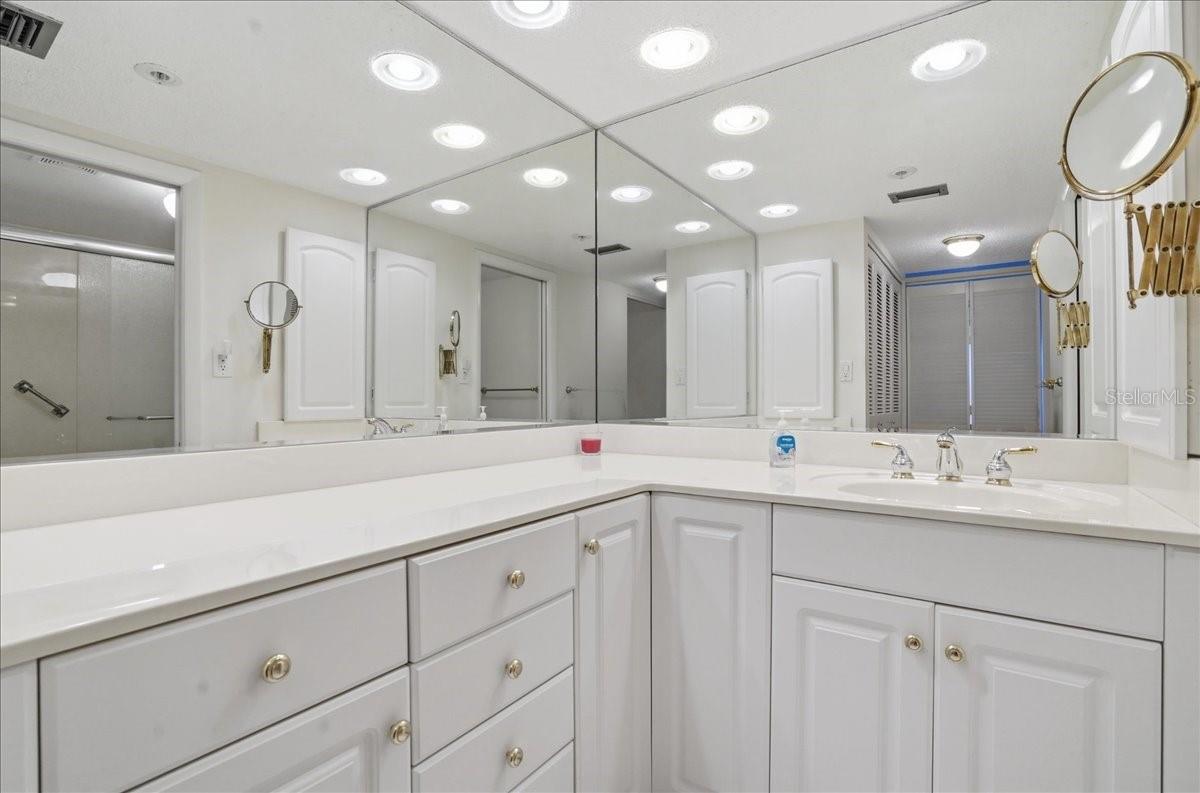 Image 35 of 64 For 840 The Esplanade N 206