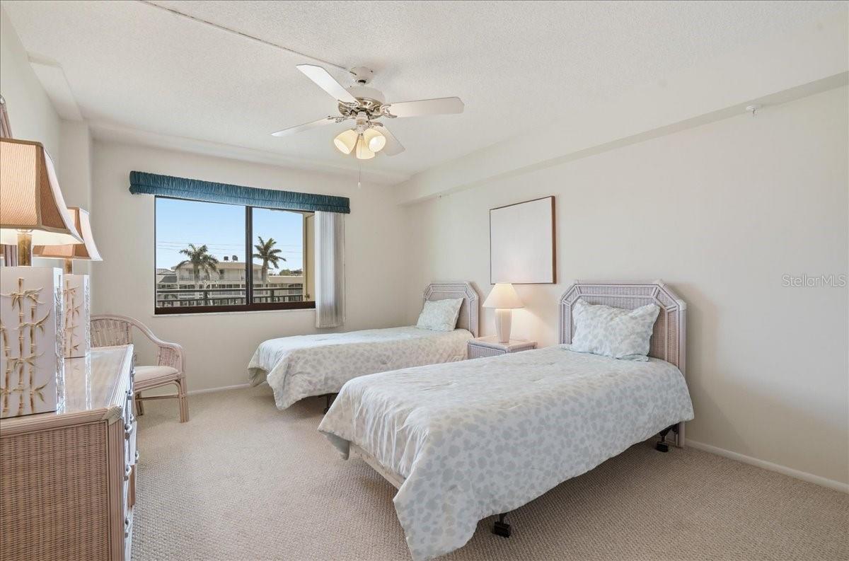 Image 36 of 64 For 840 The Esplanade N 206