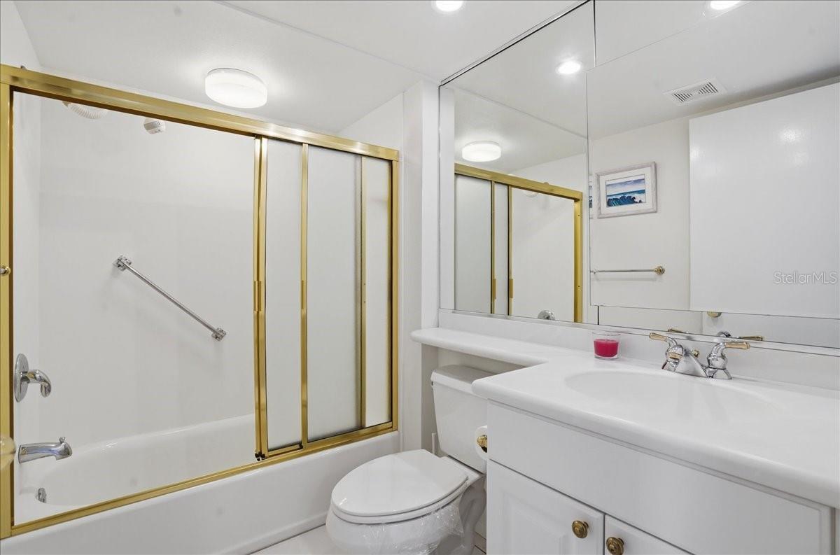 Image 38 of 64 For 840 The Esplanade N 206