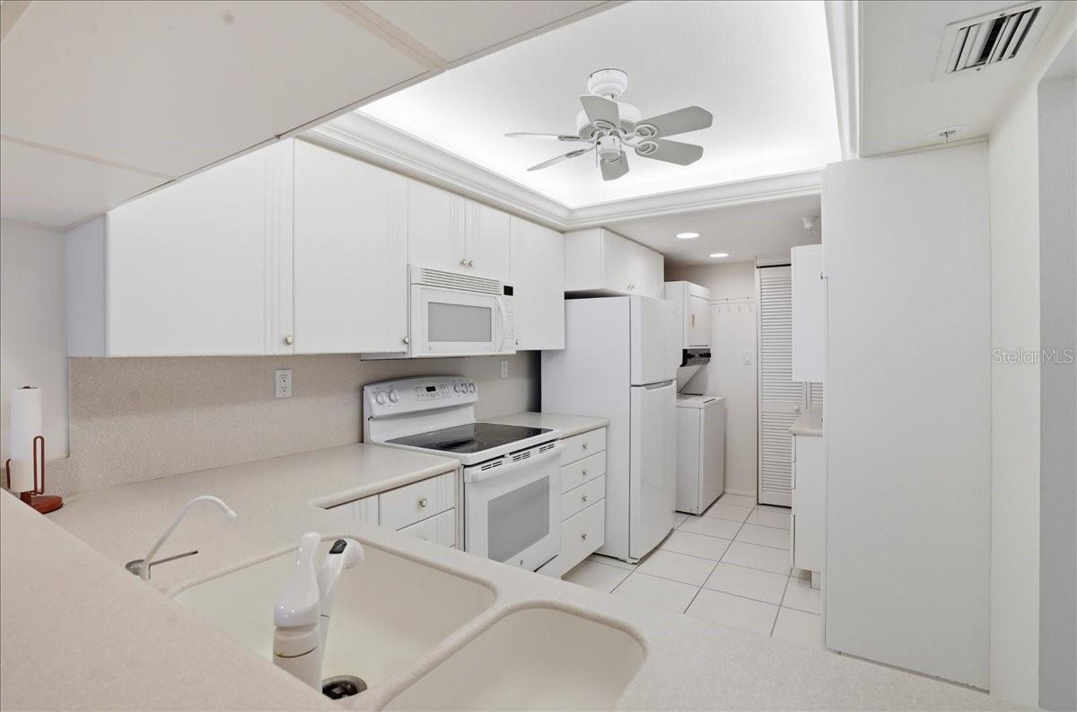 Image 8 of 64 For 840 The Esplanade N 206