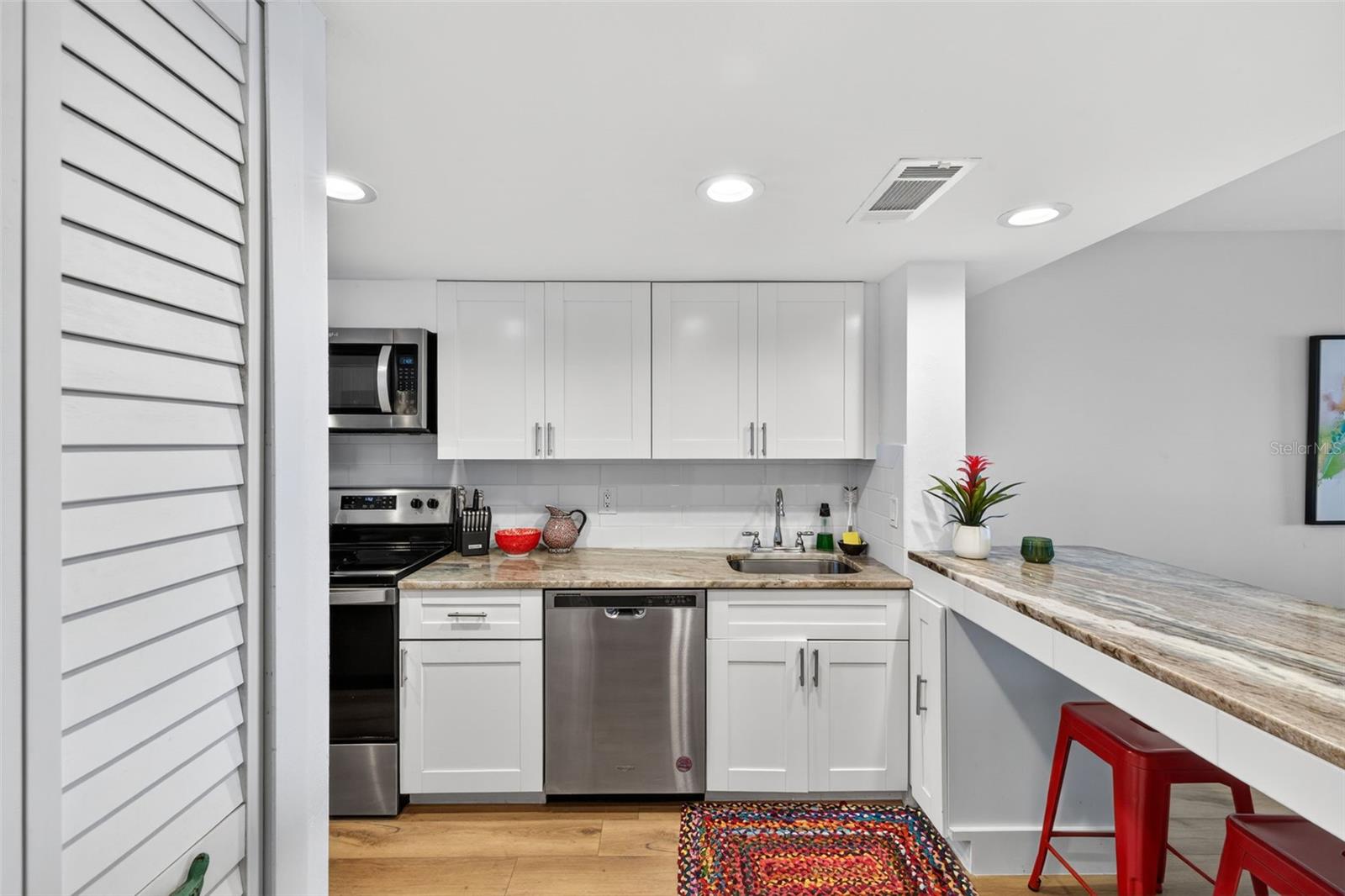 Image 11 of 41 For 2711 1st Street 203