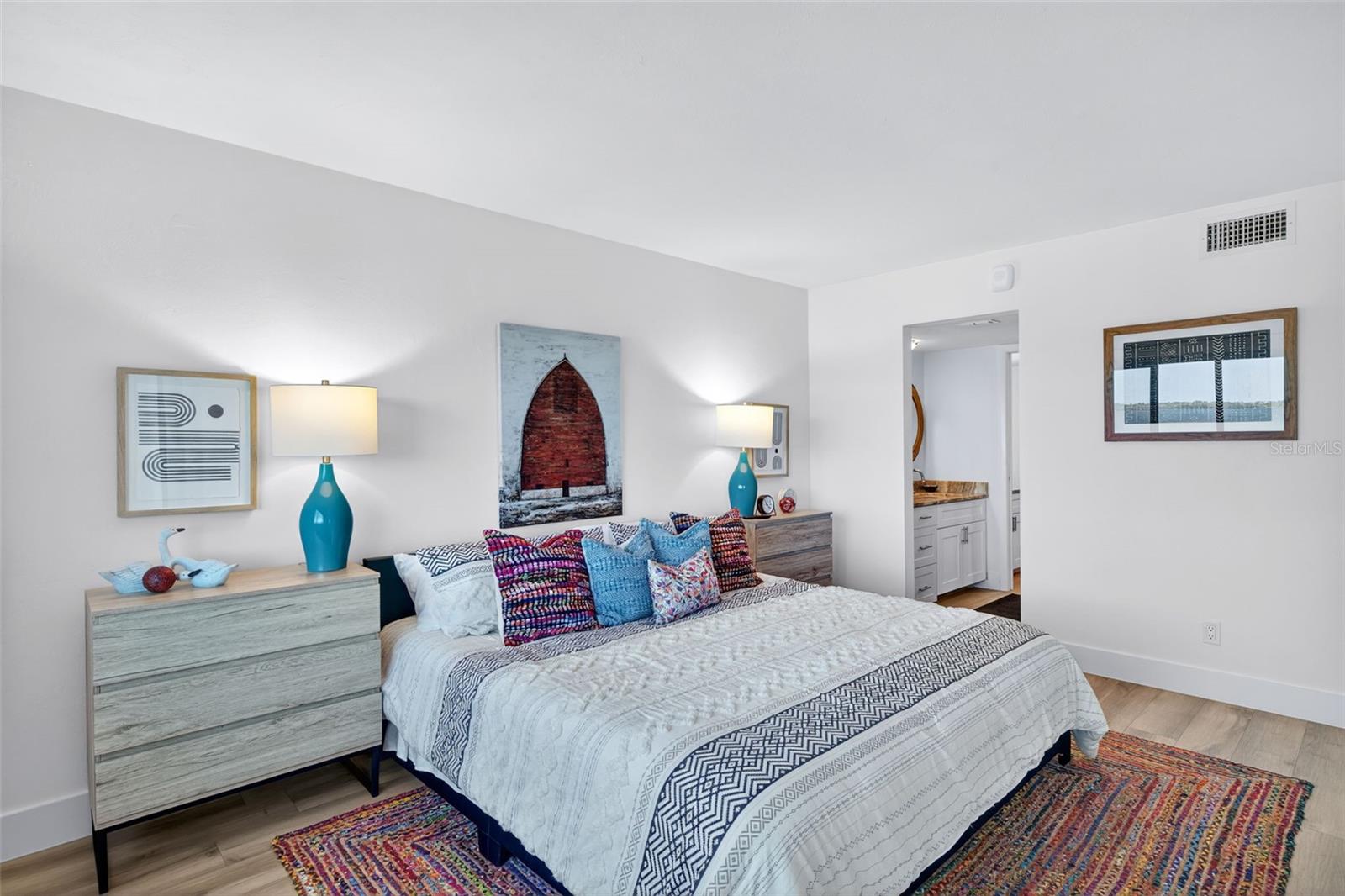 Image 17 of 41 For 2711 1st Street 203