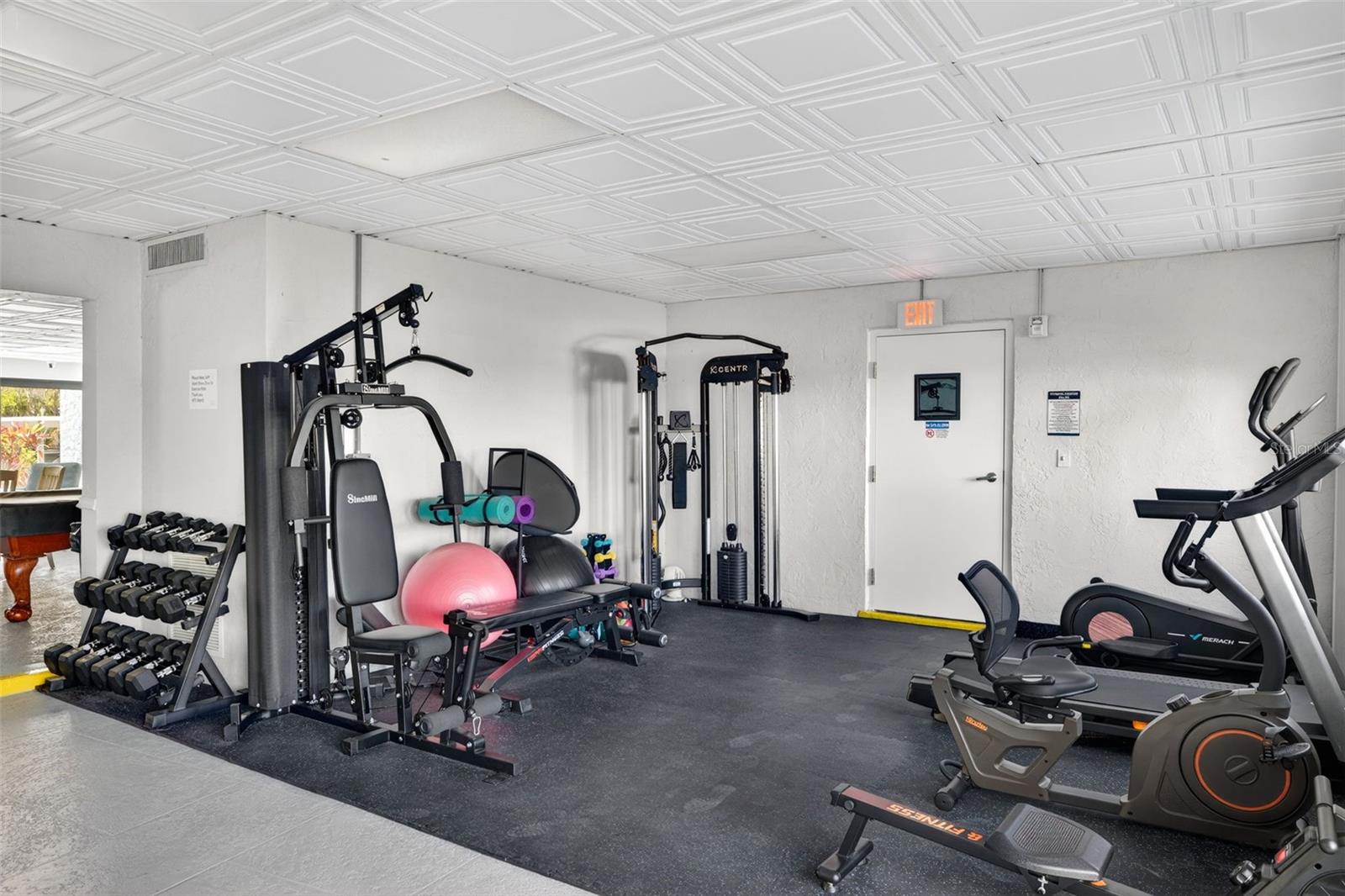 Image 25 of 41 For 2711 1st Street 203