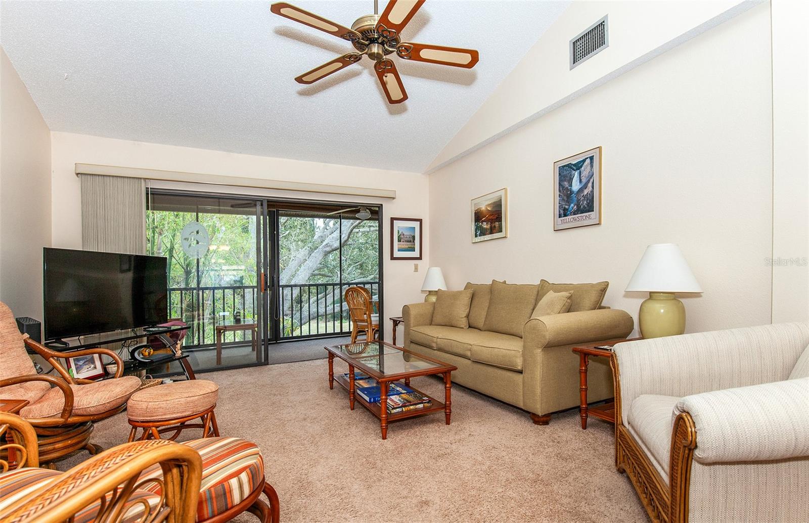 Image 14 of 54 For 862 Bird Bay Way 194