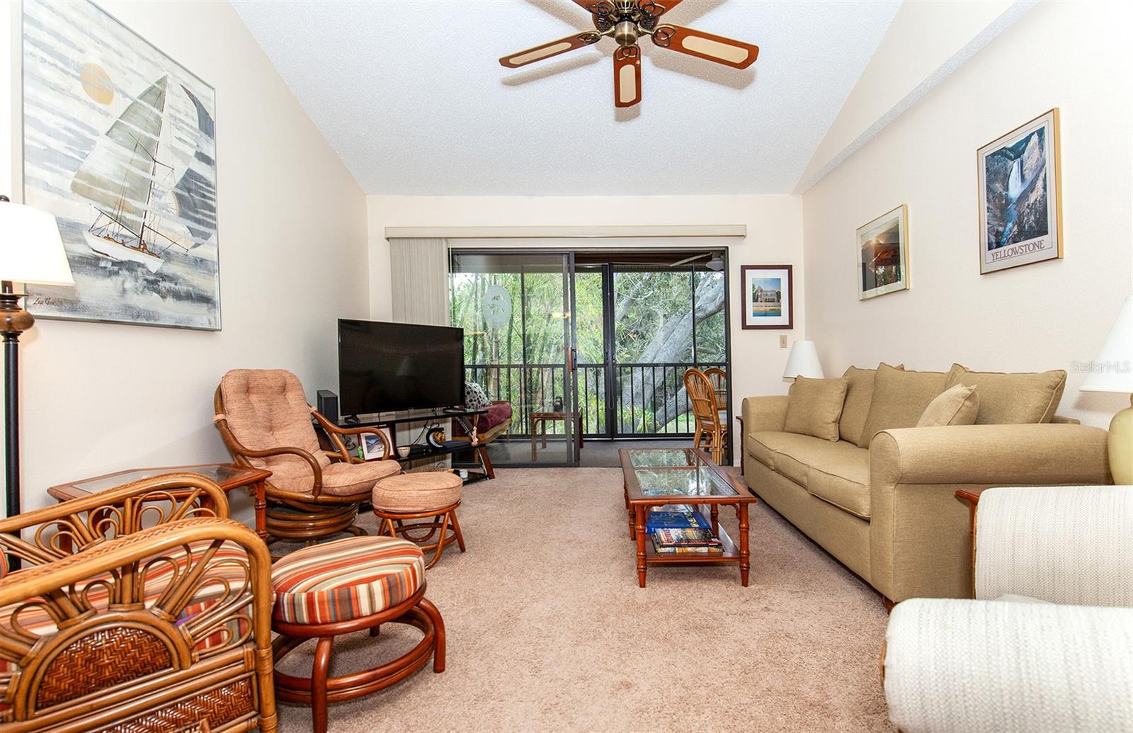 Image 15 of 54 For 862 Bird Bay Way 194