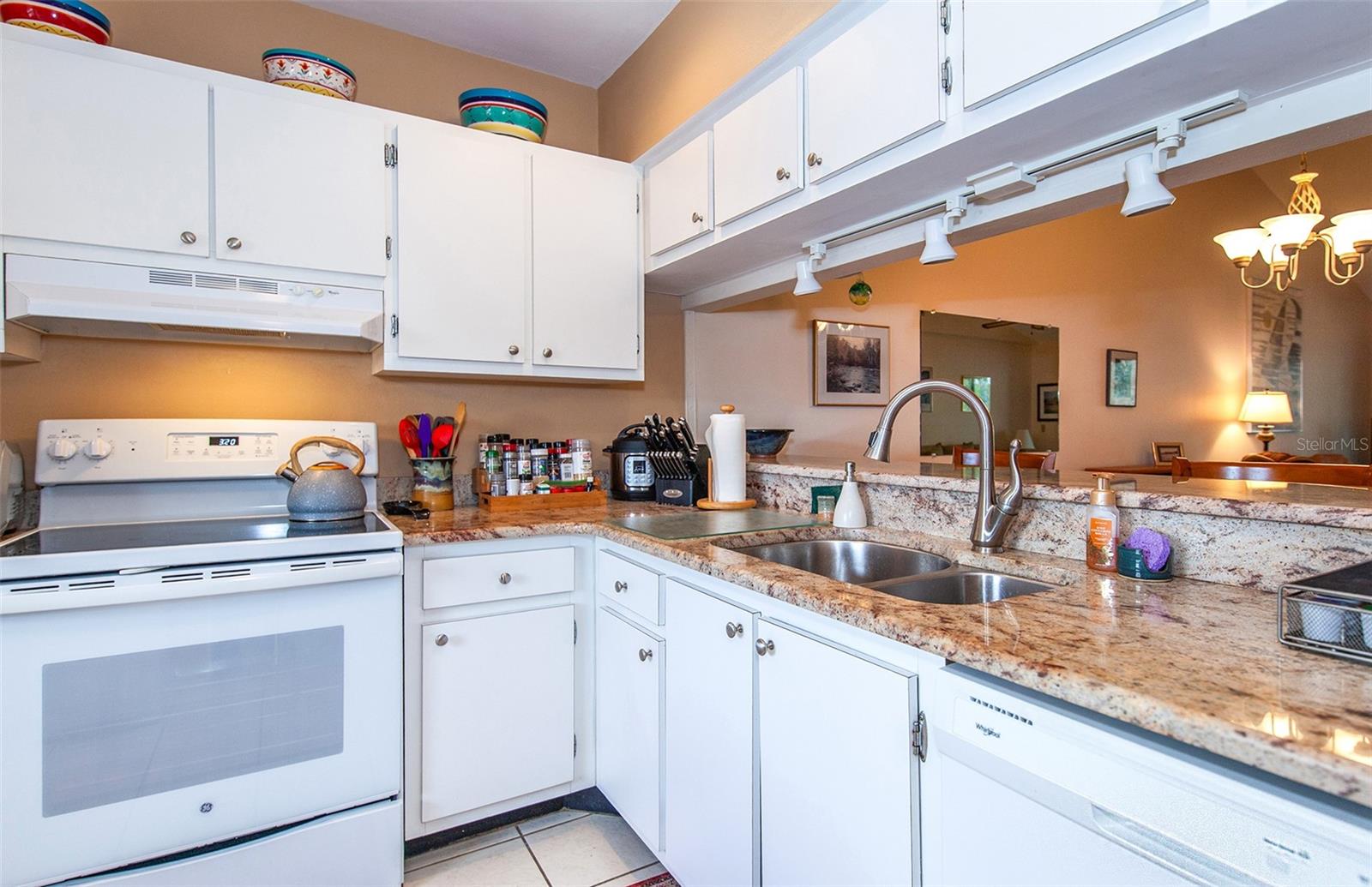 Image 3 of 54 For 862 Bird Bay Way 194