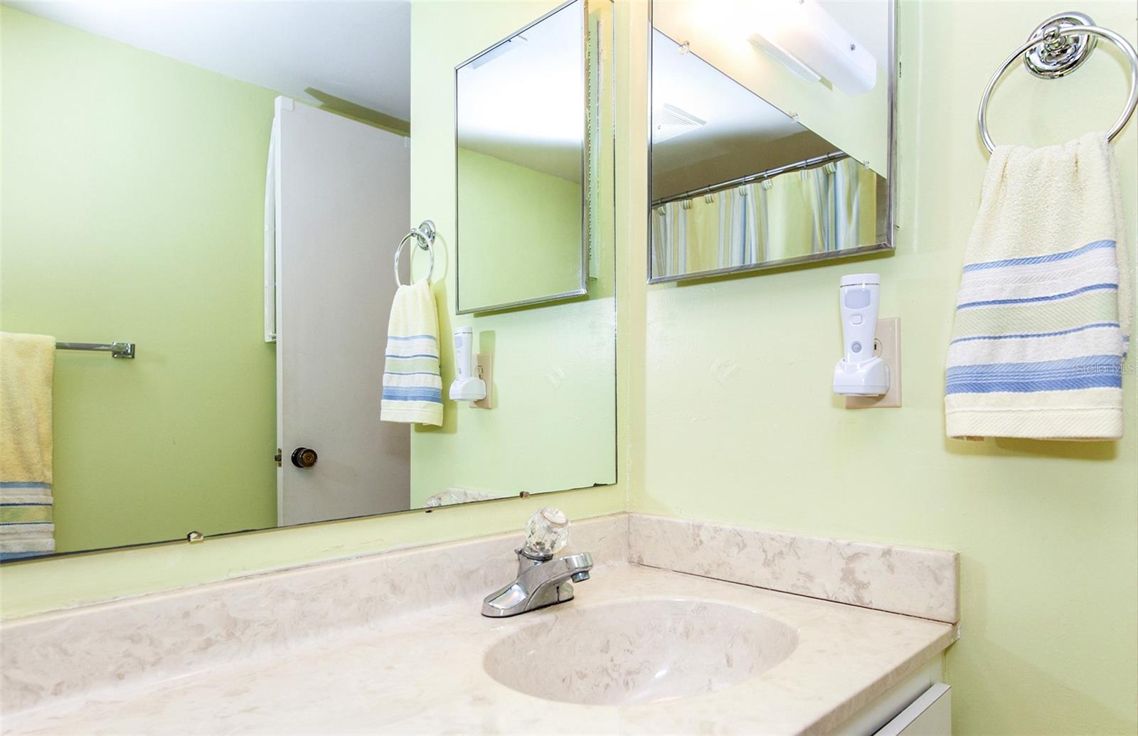 Image 31 of 54 For 862 Bird Bay Way 194