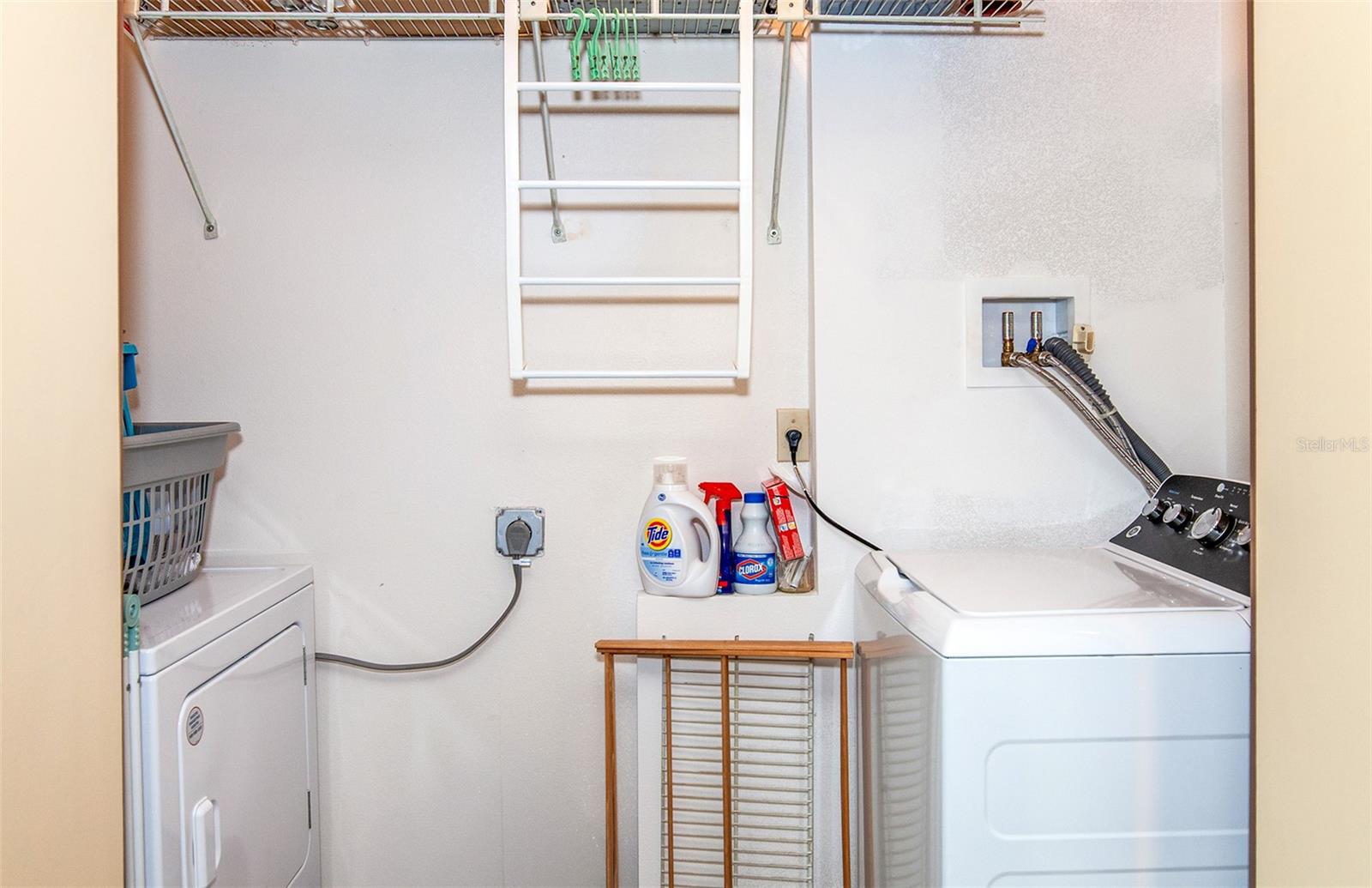 Image 33 of 54 For 862 Bird Bay Way 194