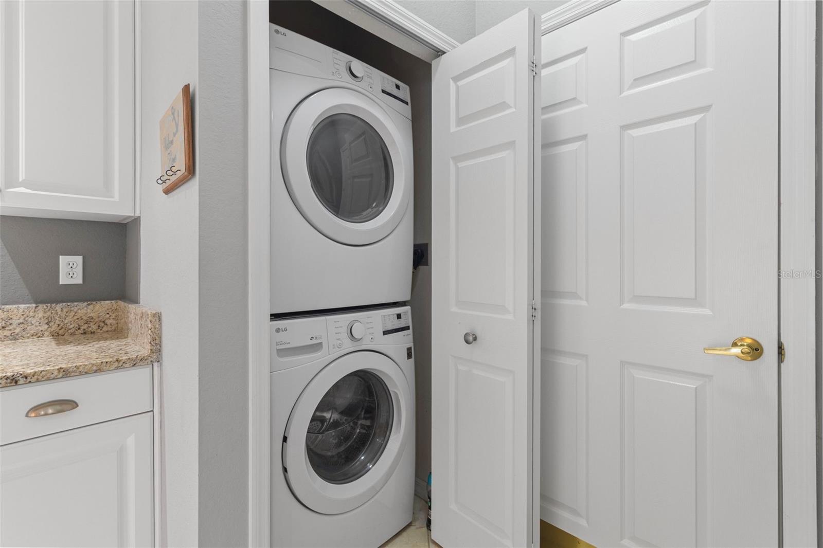 Image 40 of 48 For 2612 Peach Circle