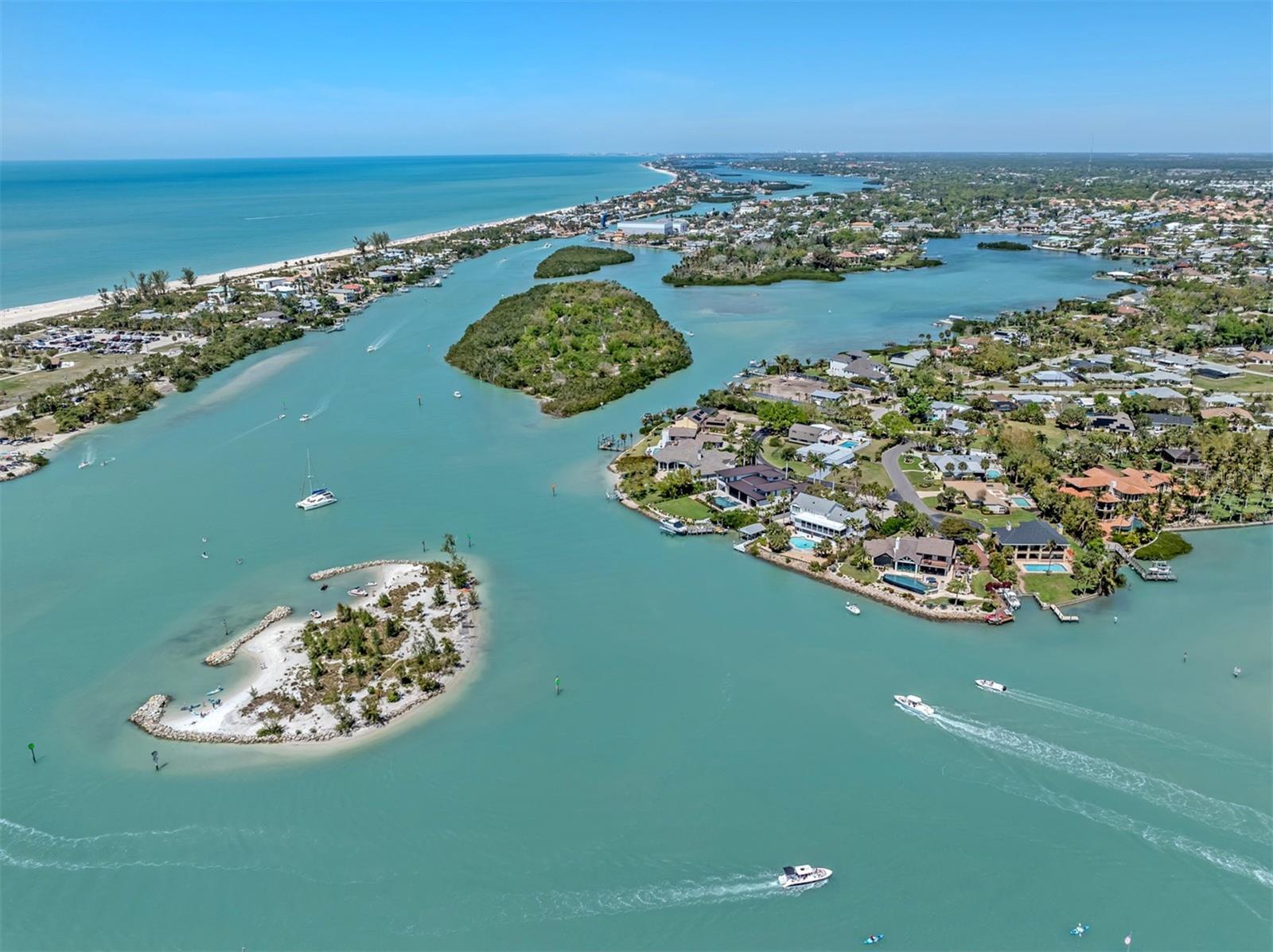 Image 4 of 38 For 603 Four Bays Drive