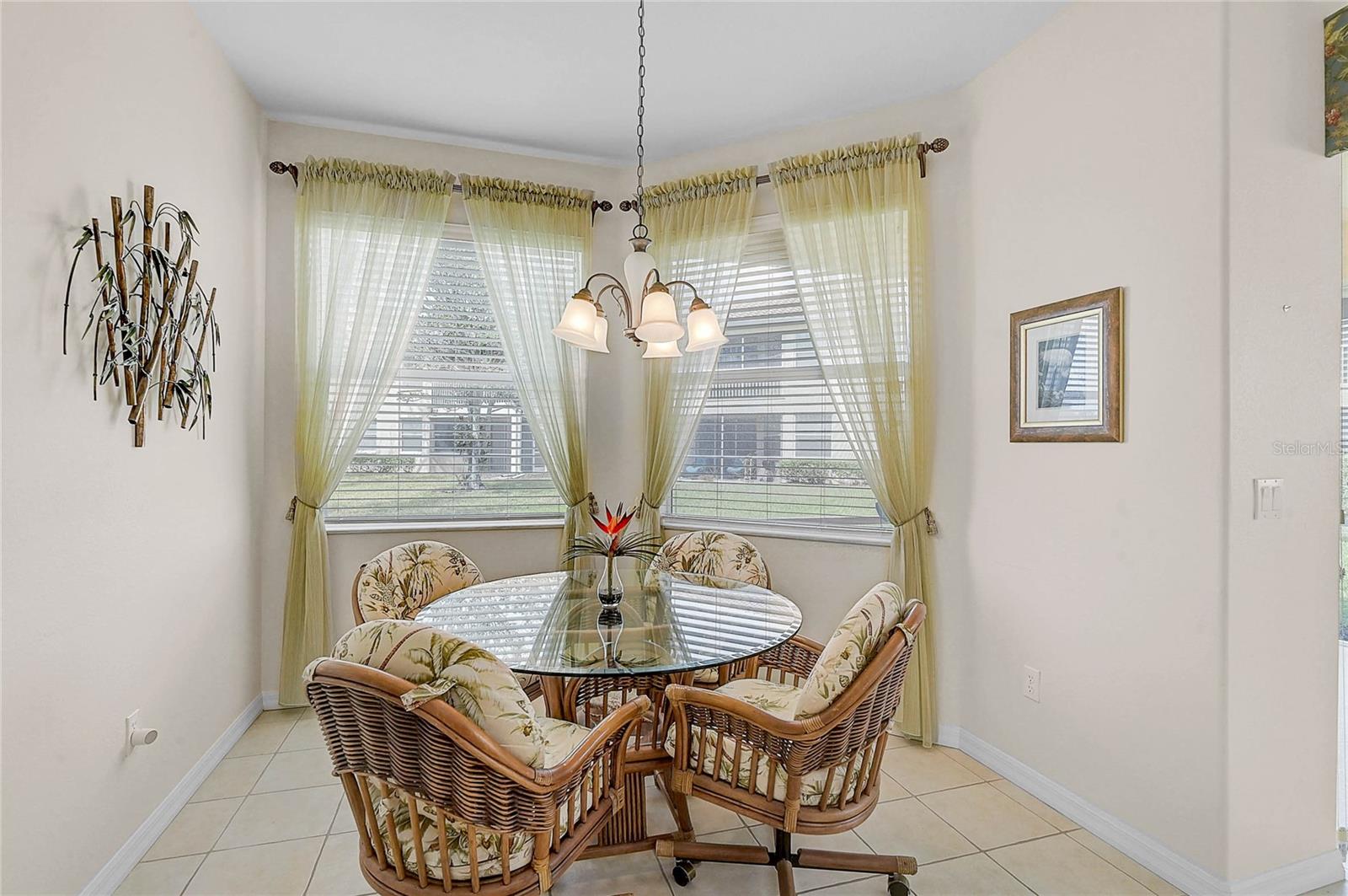 Image 11 of 48 For 4433 Corso Venetia Boulevard B18