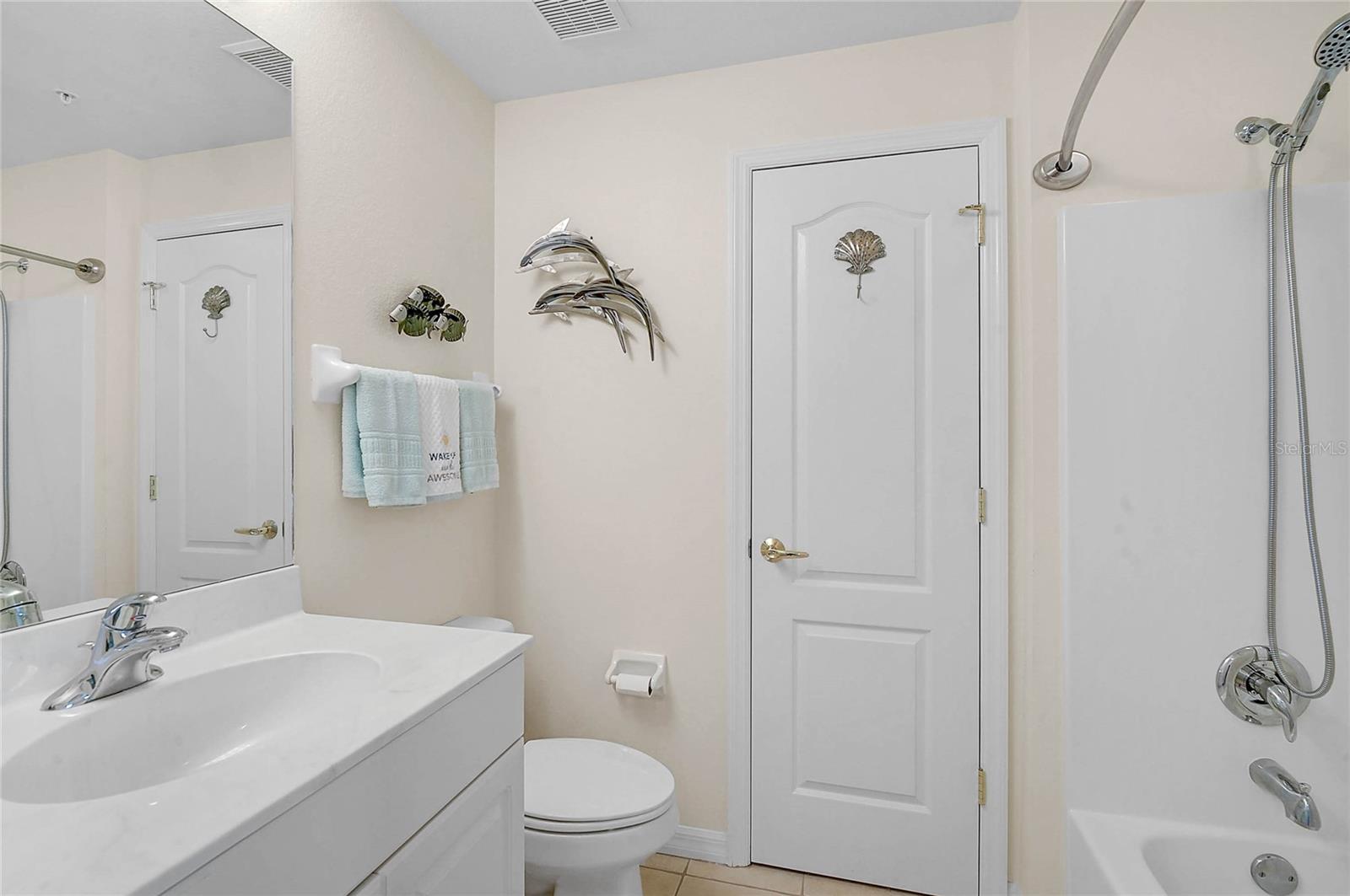 Image 18 of 48 For 4433 Corso Venetia Boulevard B18