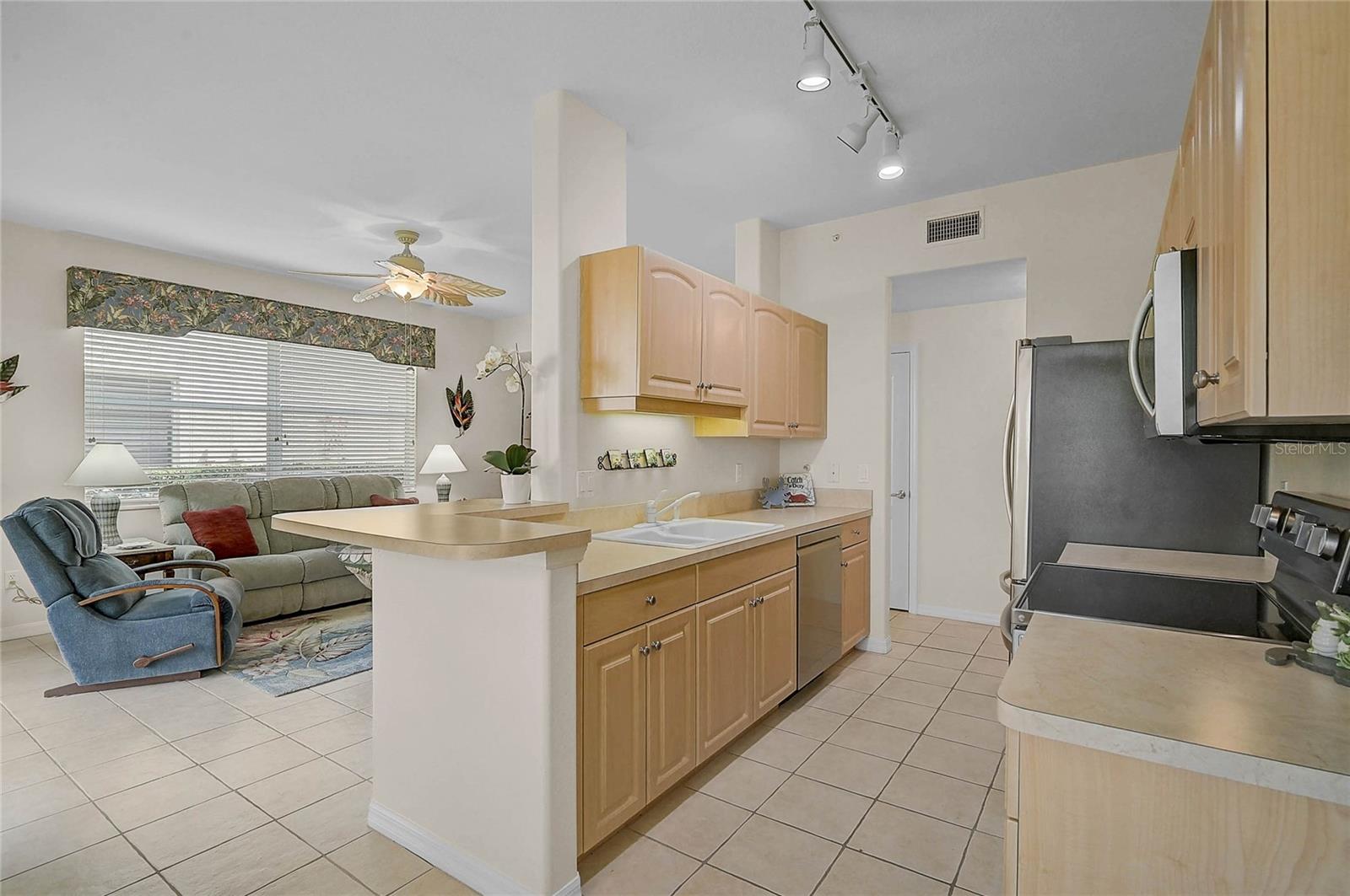 Image 7 of 48 For 4433 Corso Venetia Boulevard B18