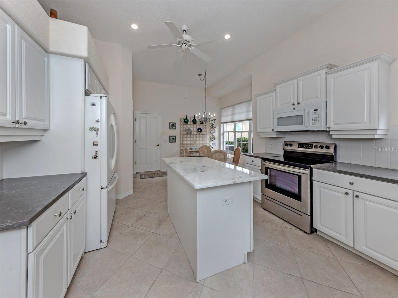 Image 15 of 79 For 338 Saint George Court 11