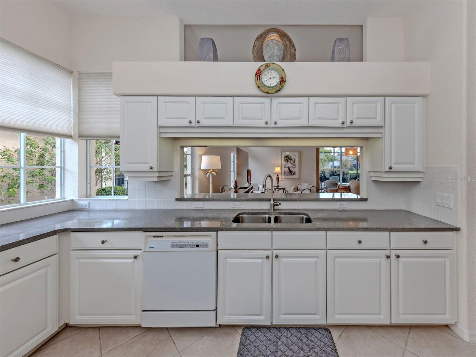 Image 16 of 79 For 338 Saint George Court 11