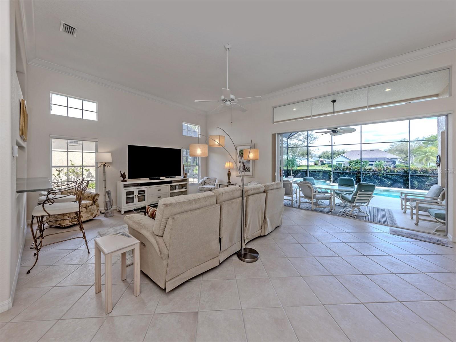 Image 7 of 79 For 338 Saint George Court 11