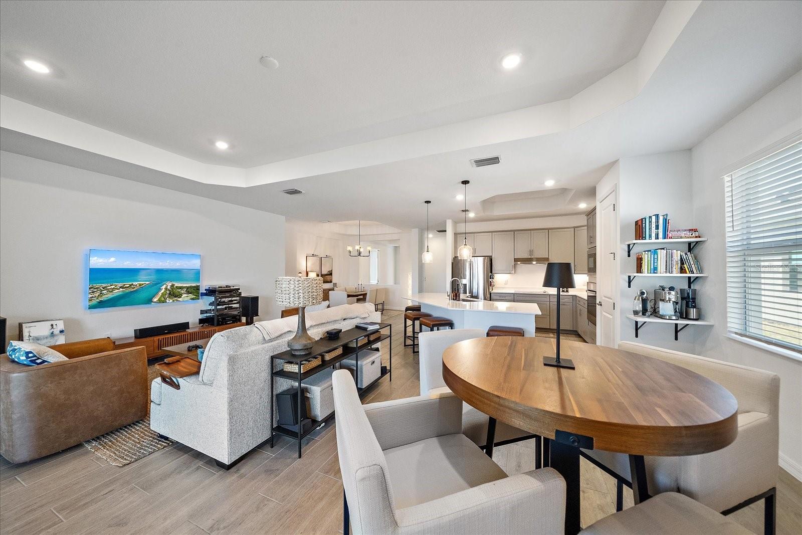 Listing photo id 8 for 17552 Santorini Court