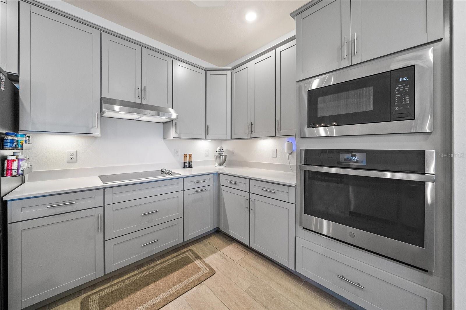 Listing photo id 13 for 17552 Santorini Court