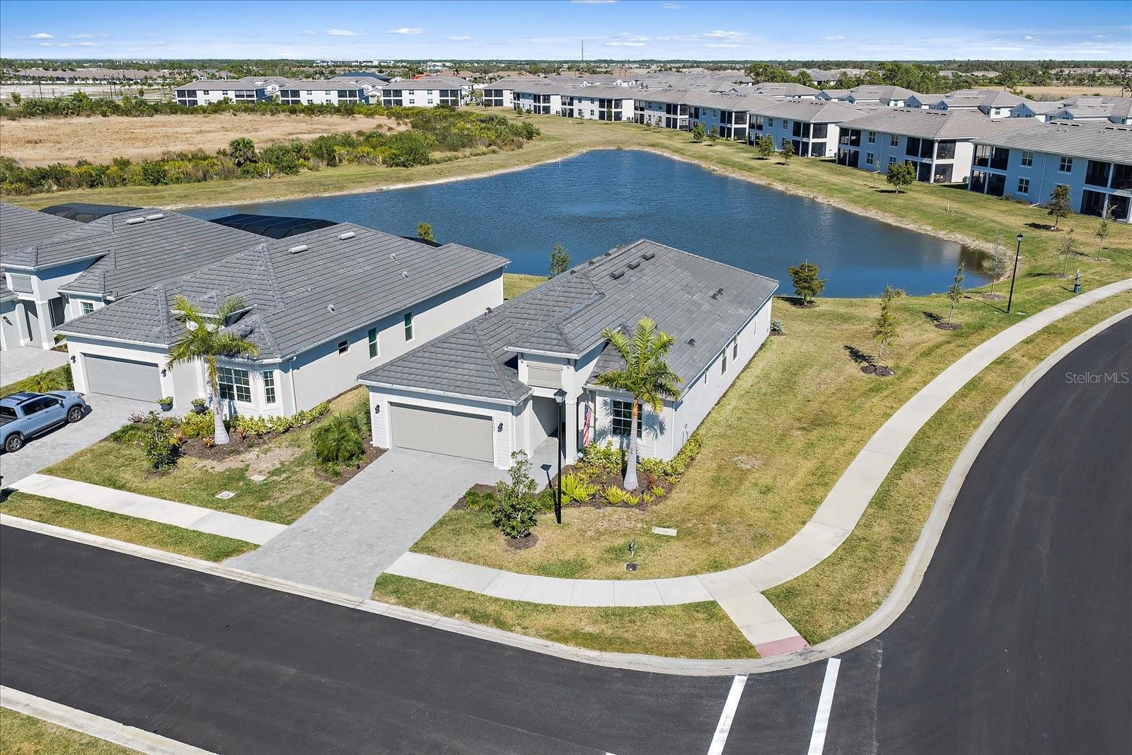 Listing photo id 0 for 17552 Santorini Court