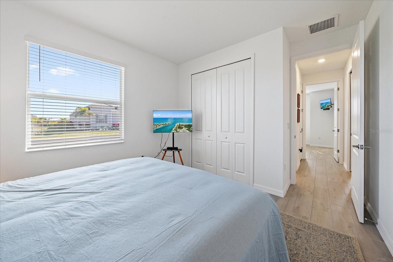 Listing photo id 21 for 17552 Santorini Court