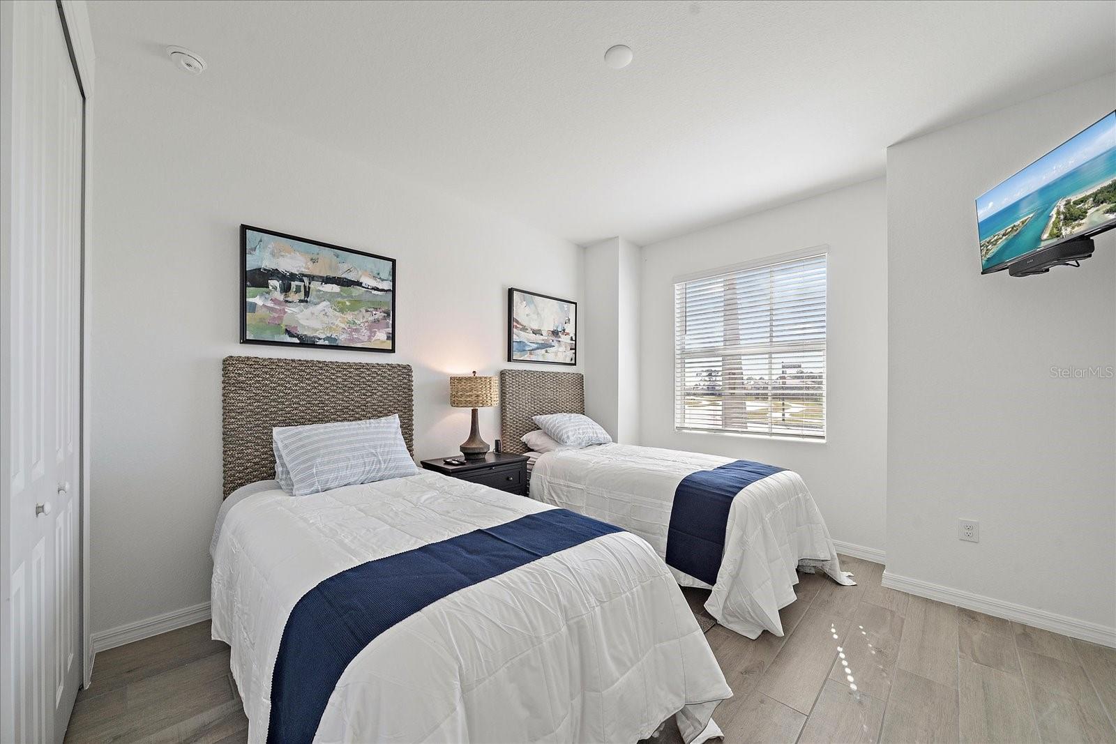 Listing photo id 22 for 17552 Santorini Court