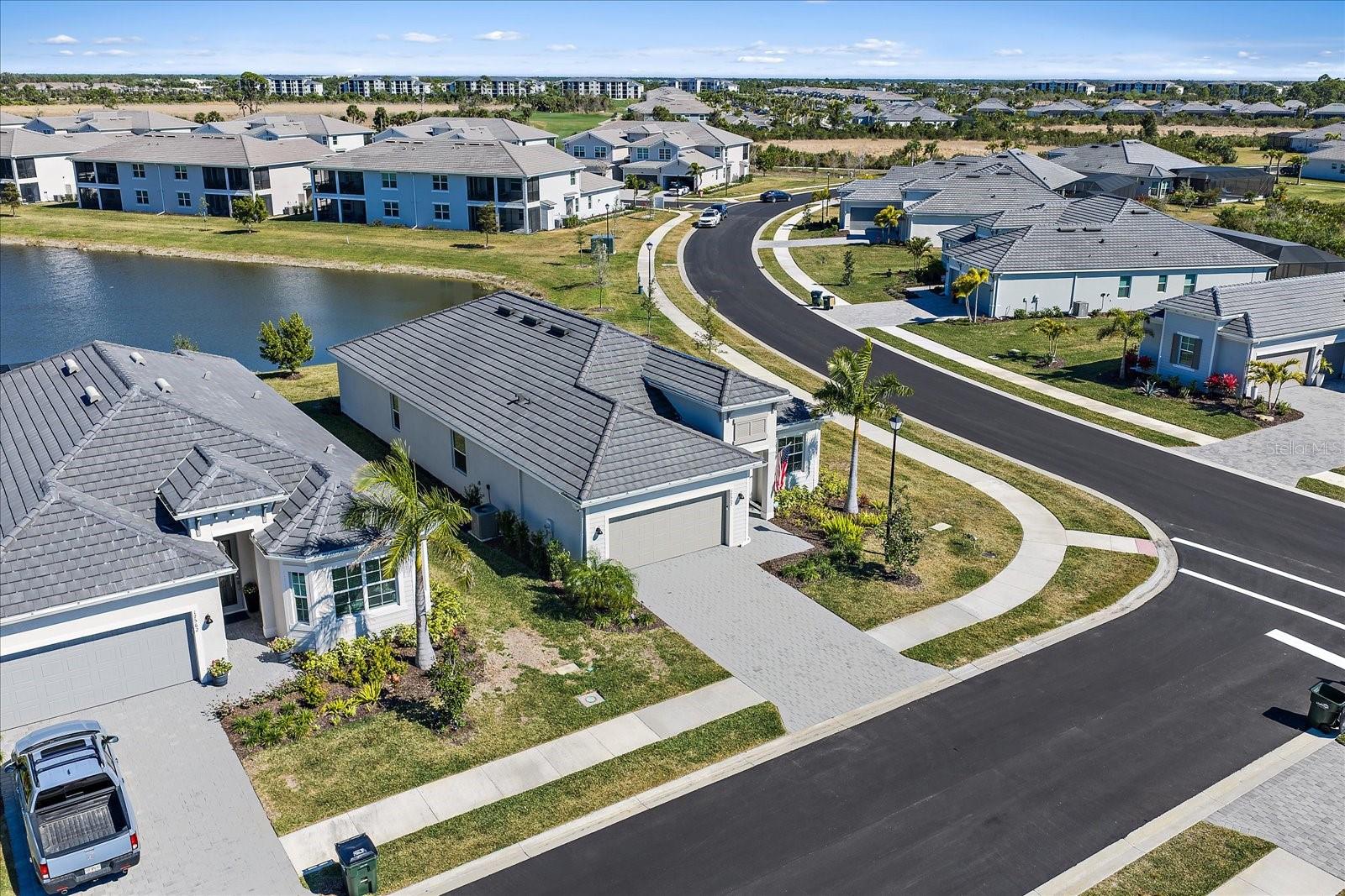 Listing photo id 31 for 17552 Santorini Court