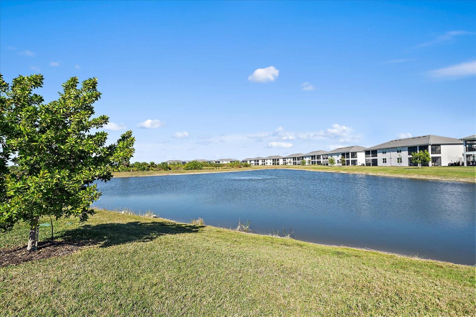 Listing photo id 3 for 17552 Santorini Court