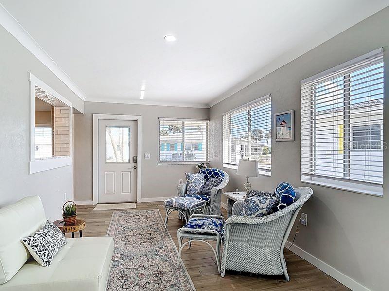 Image 13 of 35 For 1977 Beach Road 44