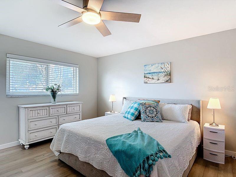 Image 15 of 35 For 1977 Beach Road 44