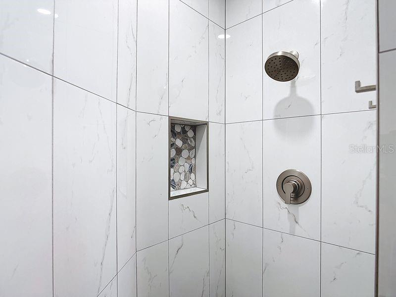 Image 20 of 35 For 1977 Beach Road 44