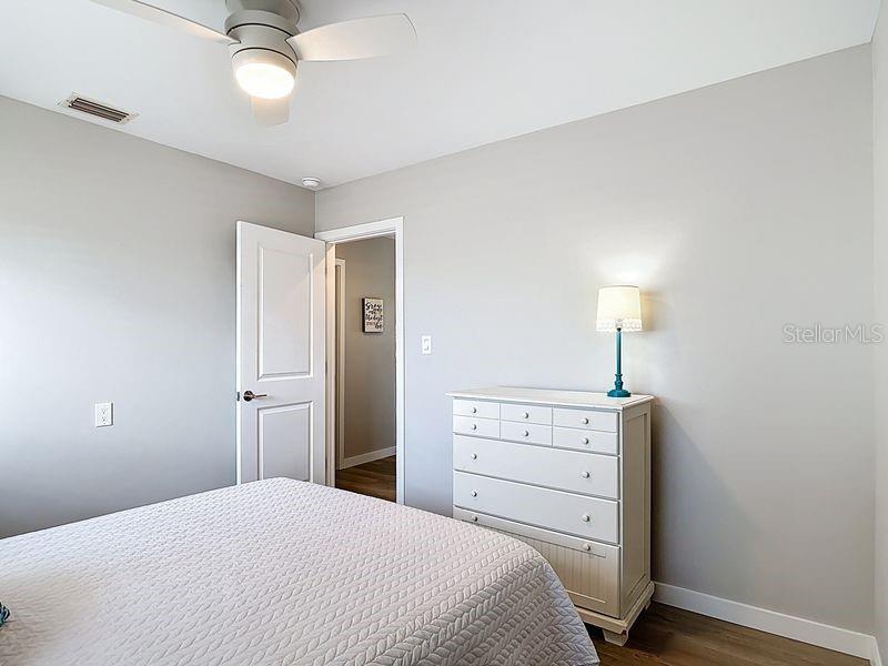 Image 21 of 35 For 1977 Beach Road 44