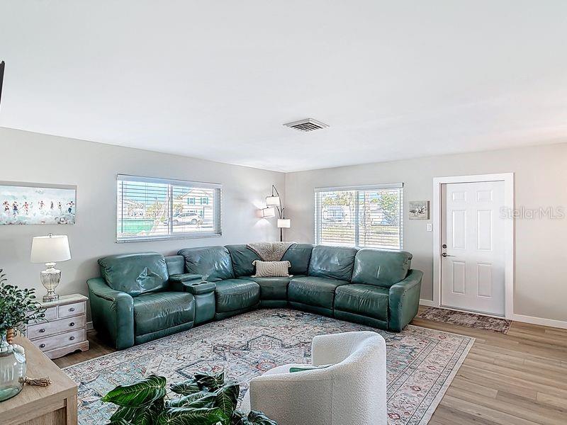 Image 4 of 35 For 1977 Beach Road 44