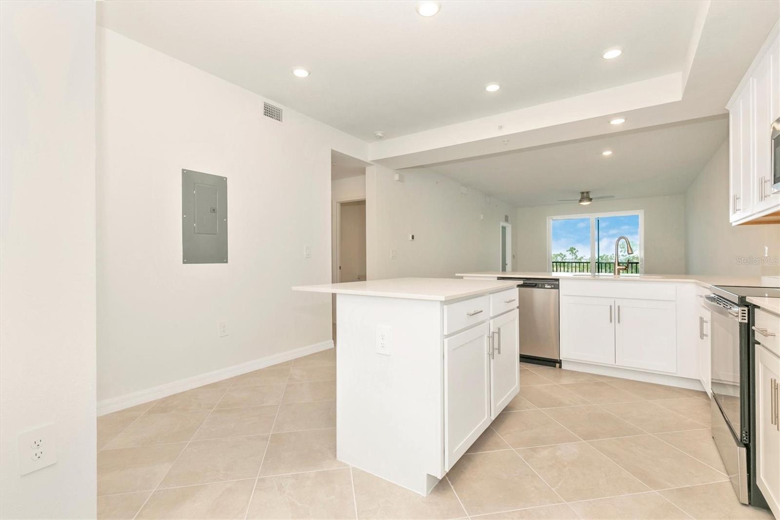 Image 10 of 100 For 12320 Wellen Golf Street 305