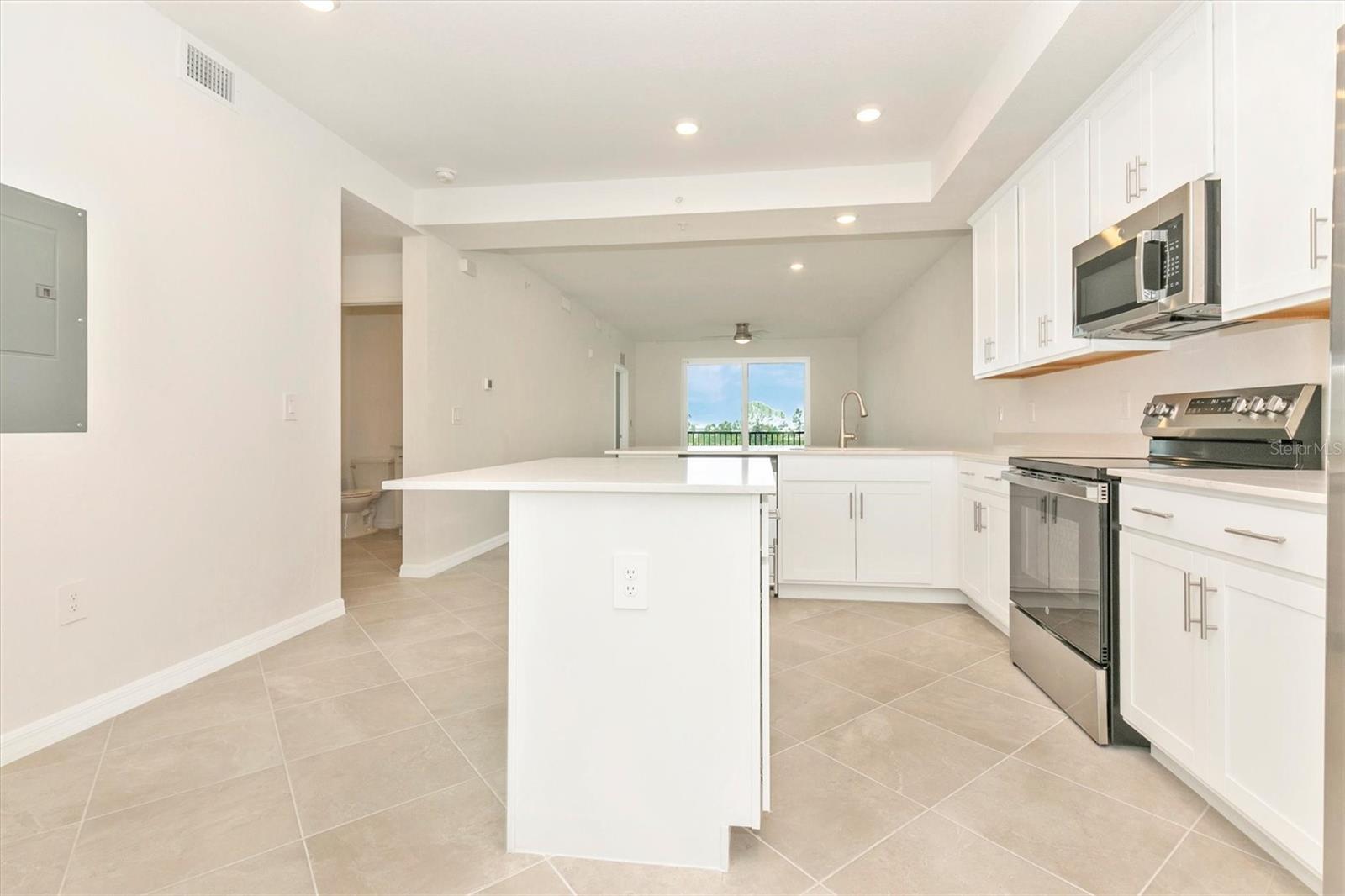 Image 11 of 100 For 12320 Wellen Golf Street 305