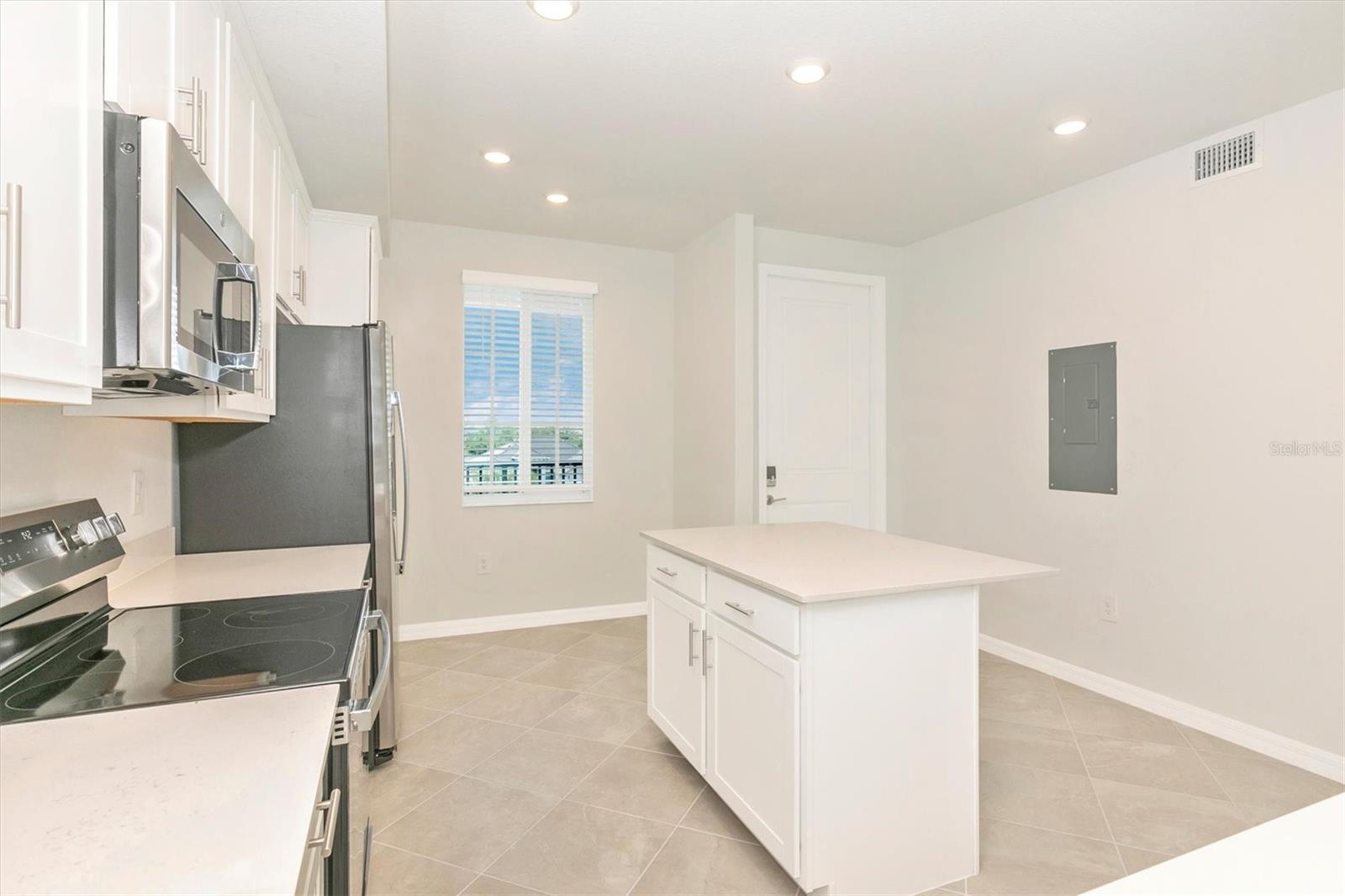 Image 13 of 100 For 12320 Wellen Golf Street 305