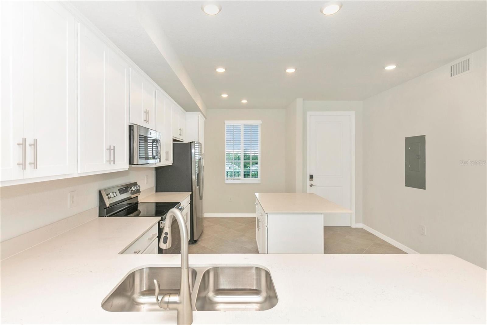 Image 14 of 100 For 12320 Wellen Golf Street 305