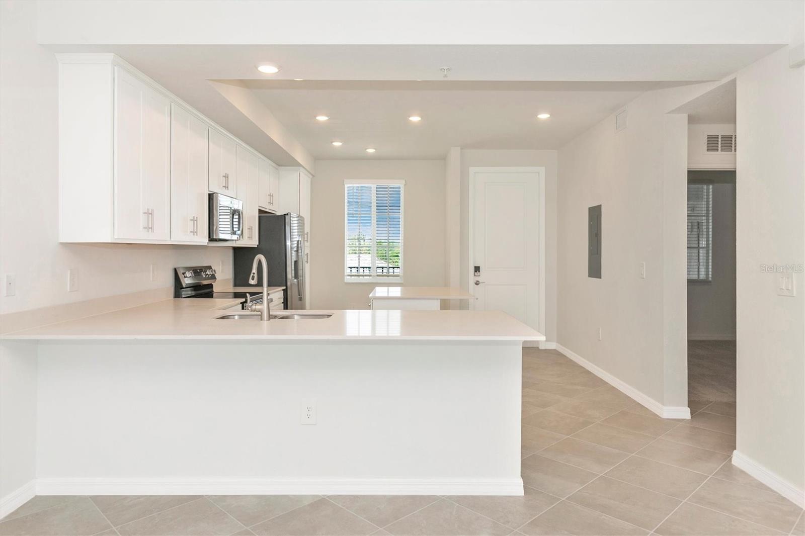 Image 17 of 100 For 12320 Wellen Golf Street 305