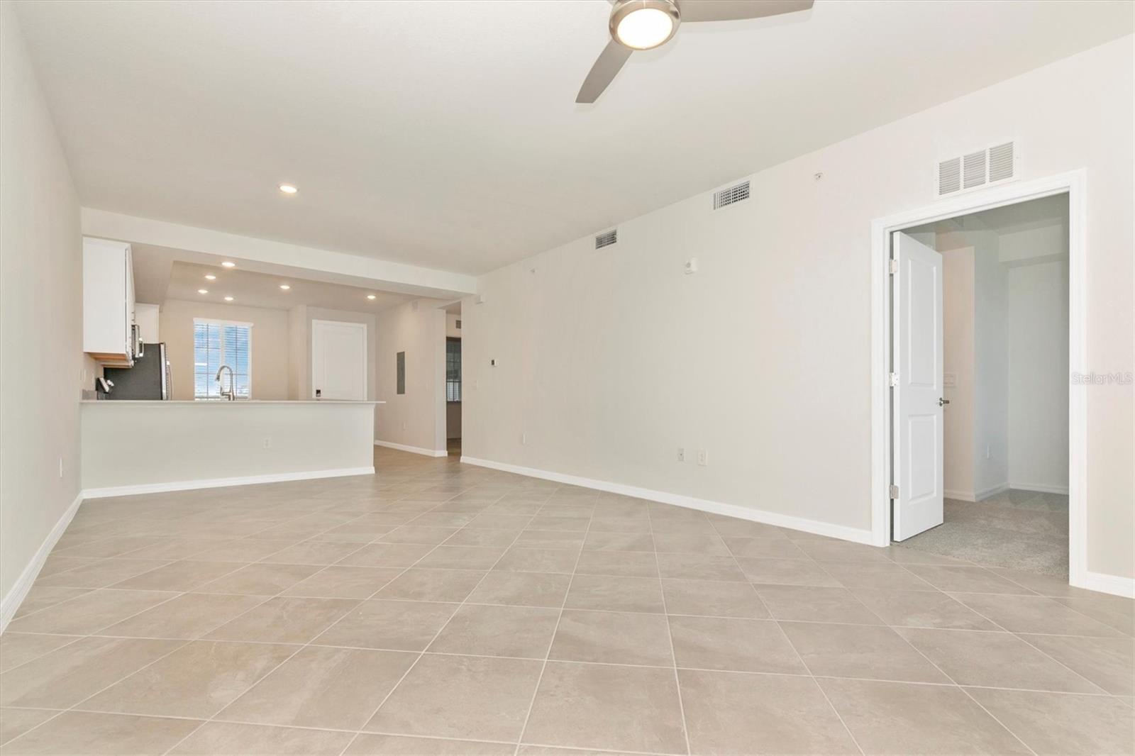 Image 21 of 100 For 12320 Wellen Golf Street 305