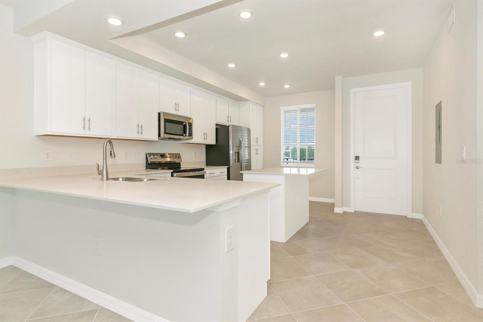 Image 3 of 100 For 12320 Wellen Golf Street 305