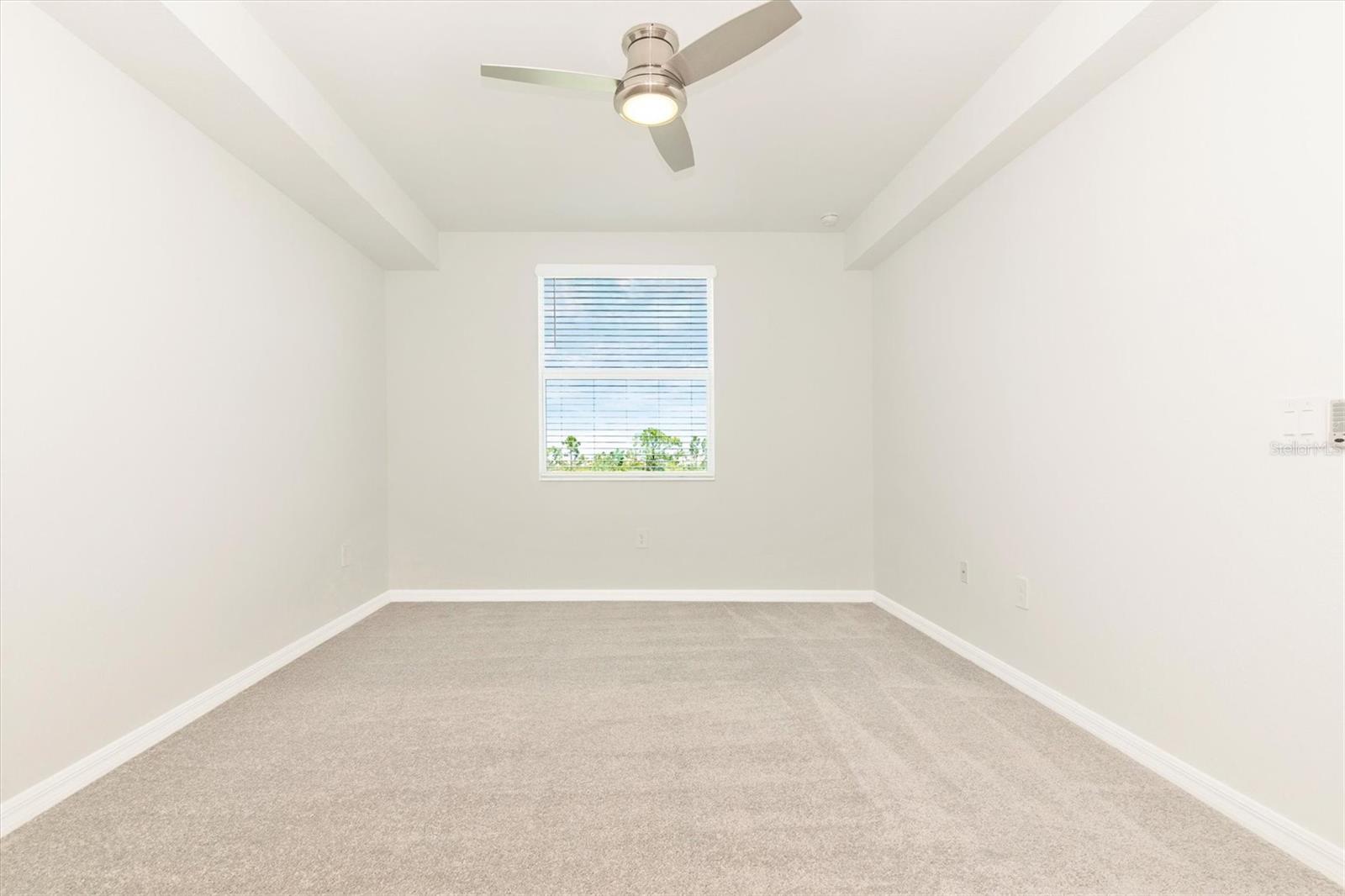 Image 33 of 100 For 12320 Wellen Golf Street 305