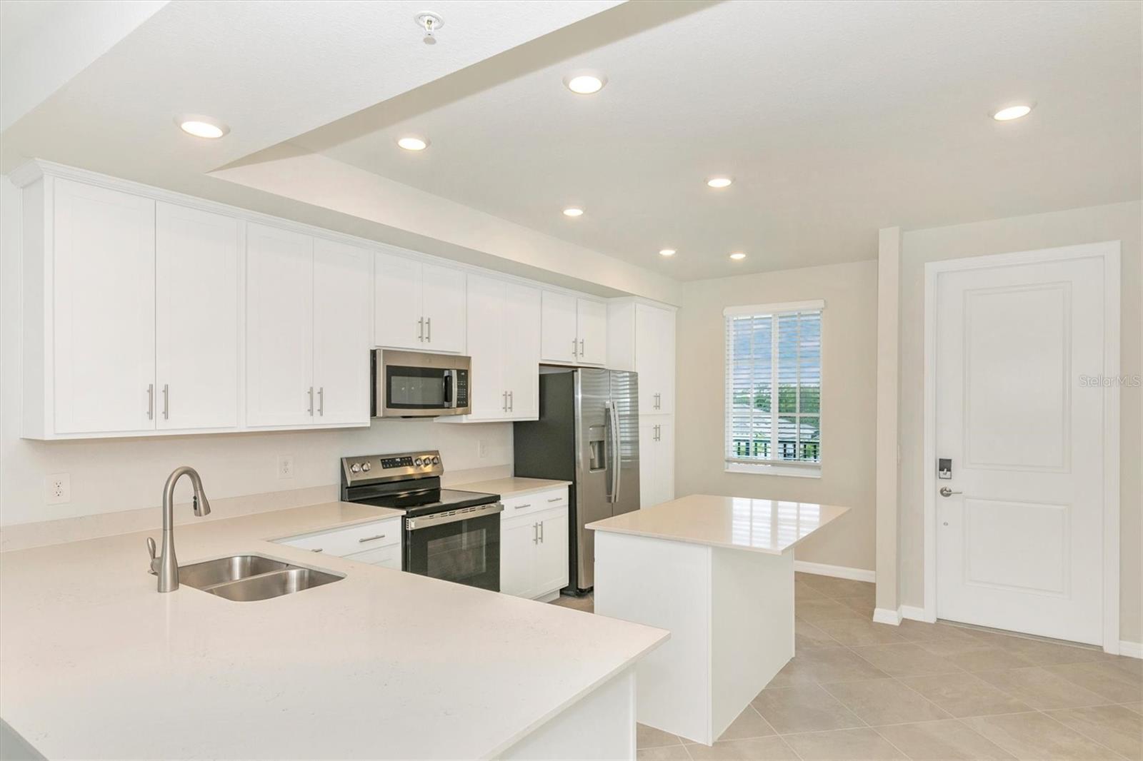 Image 4 of 100 For 12320 Wellen Golf Street 305
