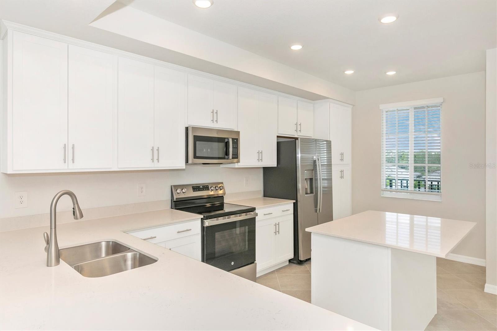 Image 5 of 100 For 12320 Wellen Golf Street 305