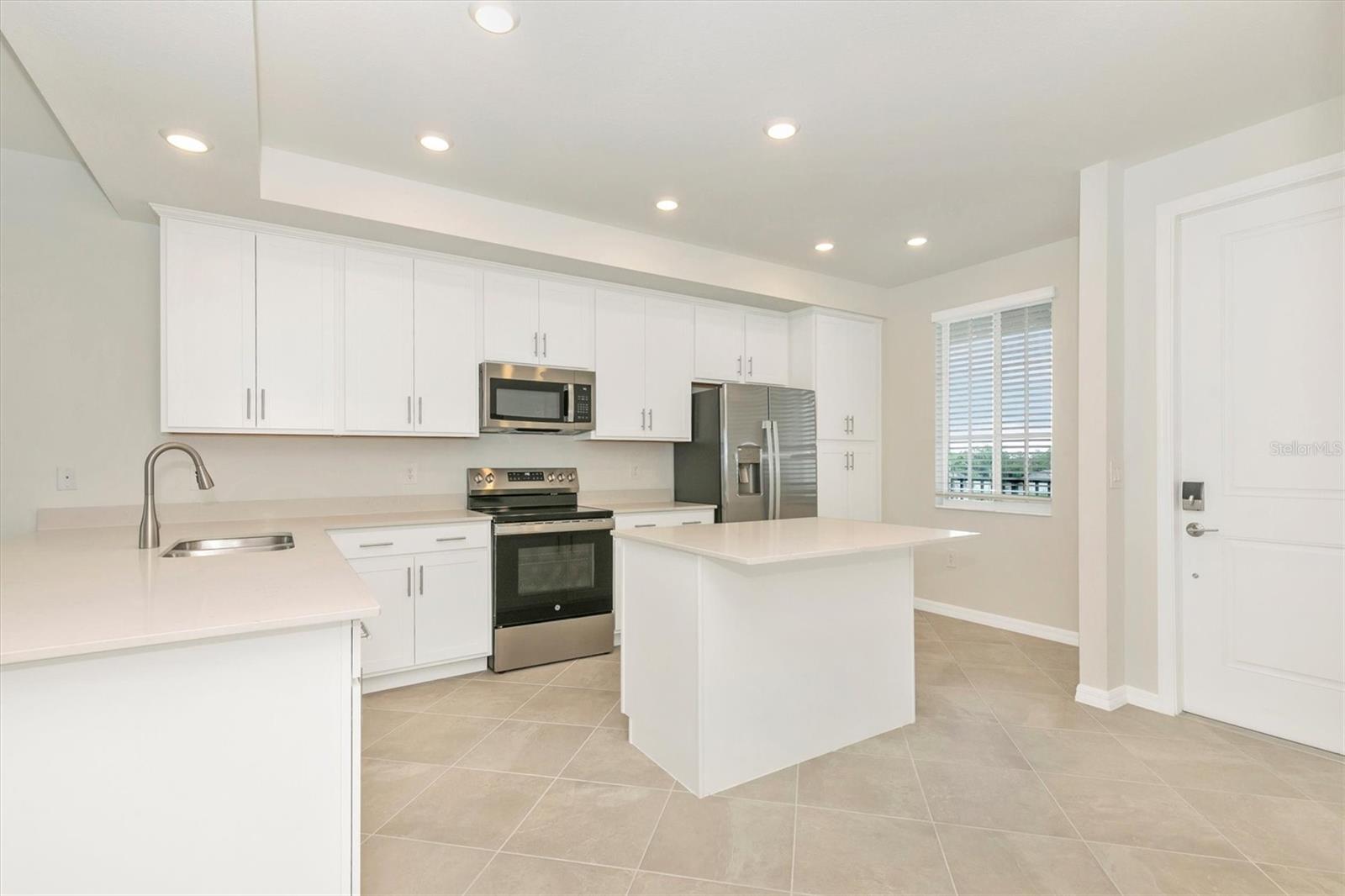 Image 6 of 100 For 12320 Wellen Golf Street 305