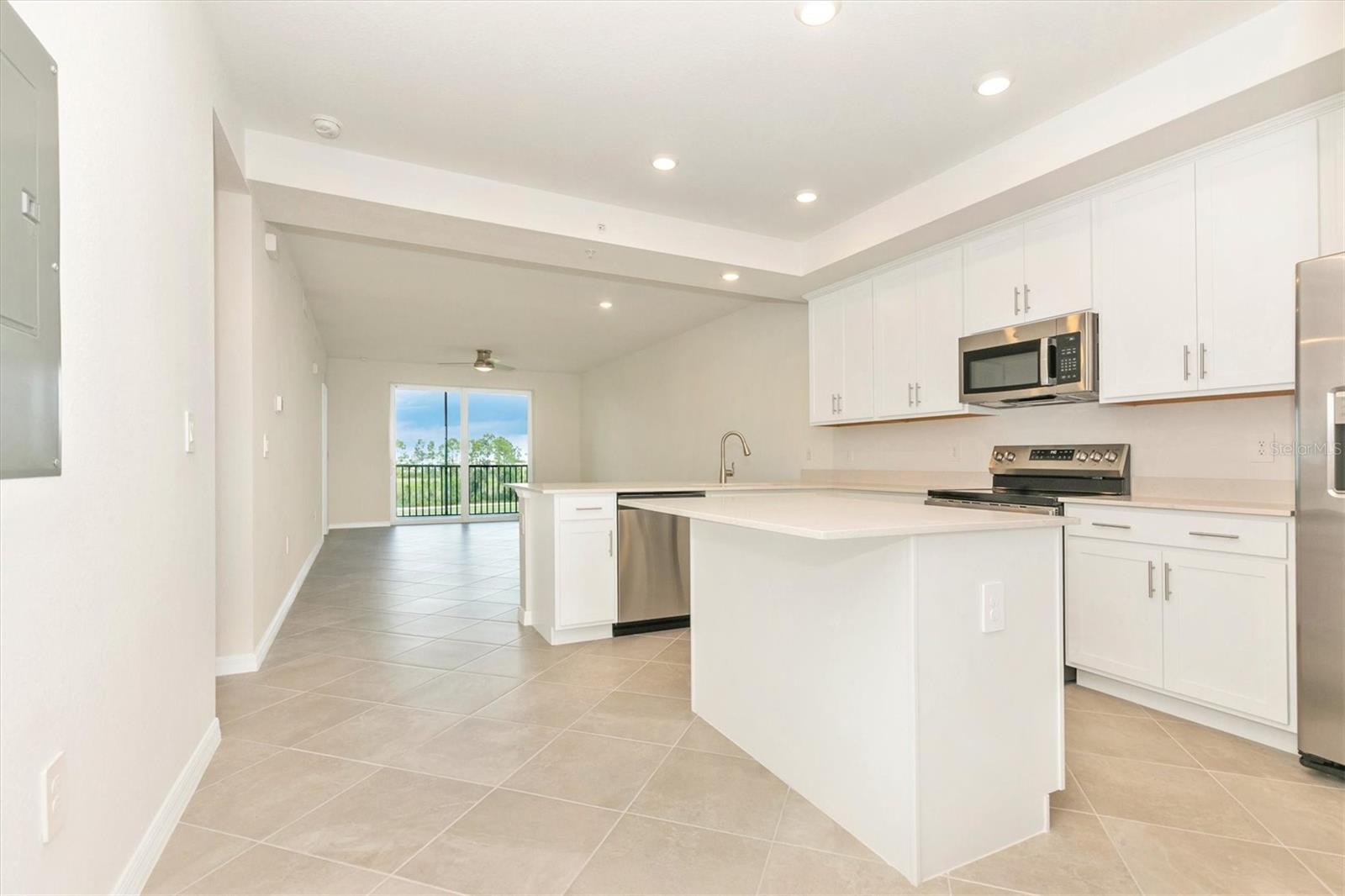 Image 8 of 100 For 12320 Wellen Golf Street 305