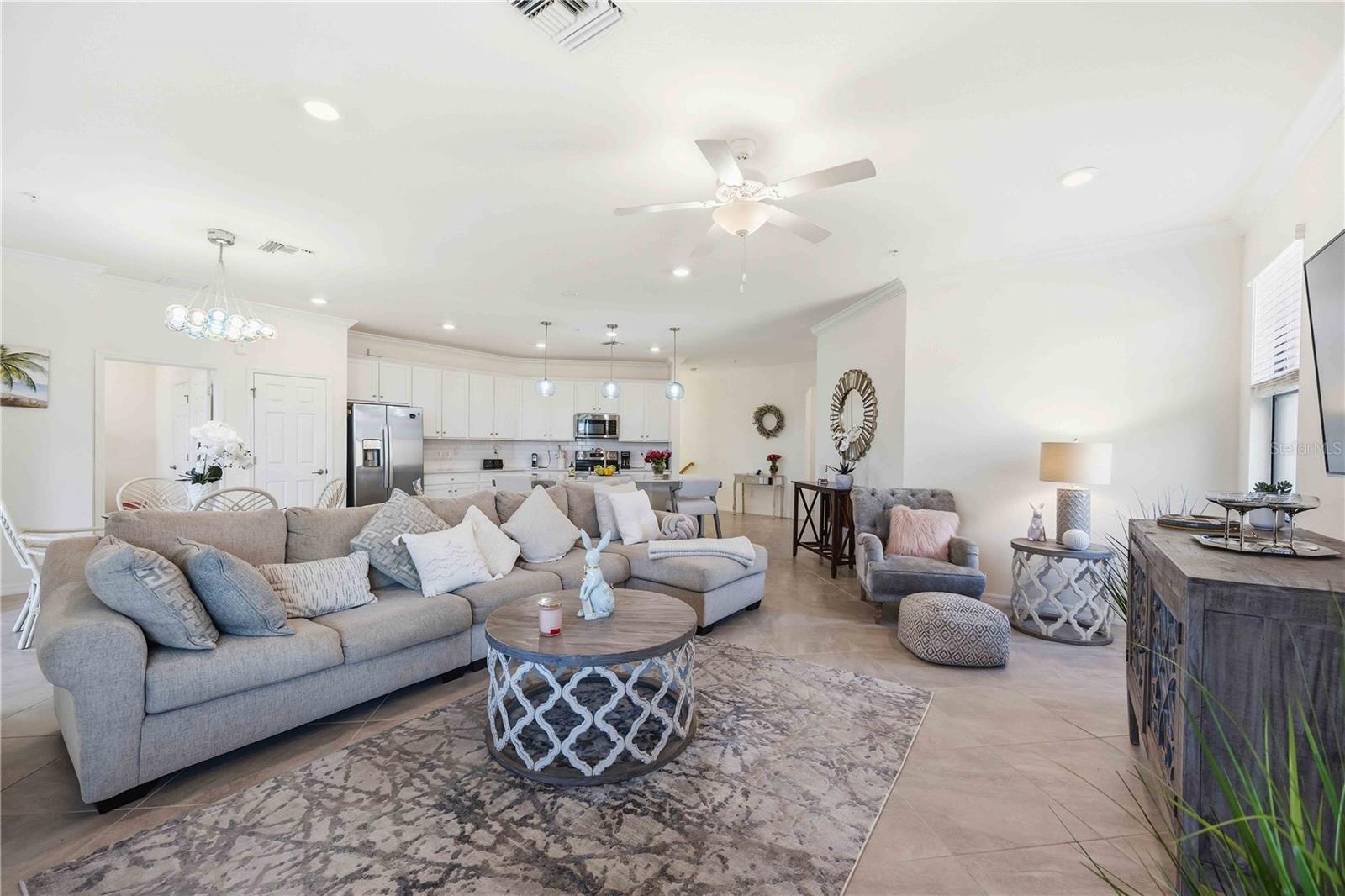 Image 18 of 68 For 10039 Crooked Creek Drive 201