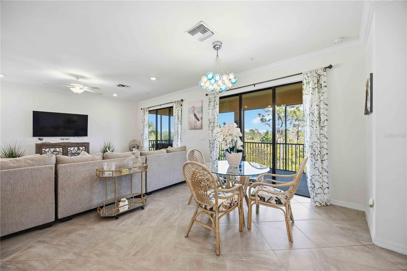 Image 21 of 68 For 10039 Crooked Creek Drive 201