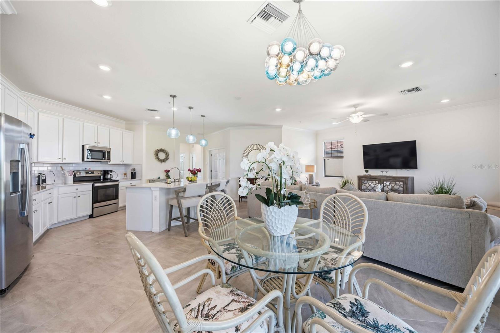 Image 22 of 68 For 10039 Crooked Creek Drive 201