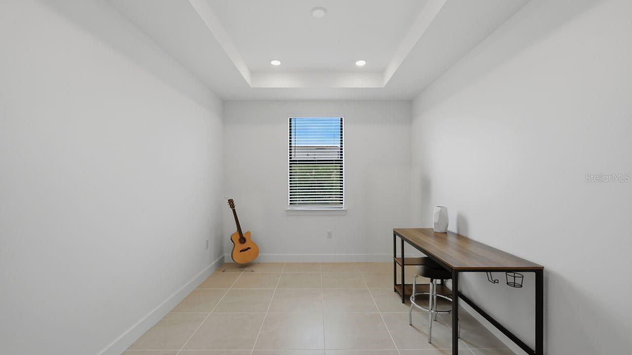 Image 14 of 66 For 4400 Lakeside Grove Place